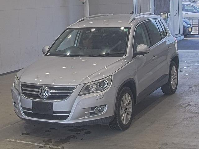 VOLKSWAGEN TIGUAN — фото