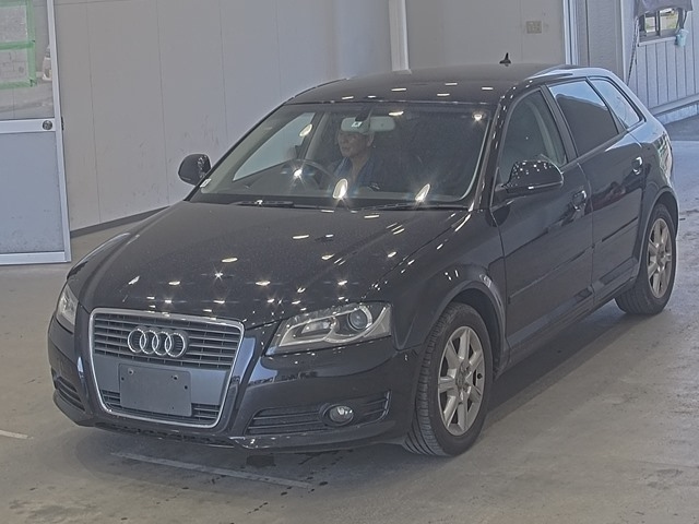 AUDI A3 — фото