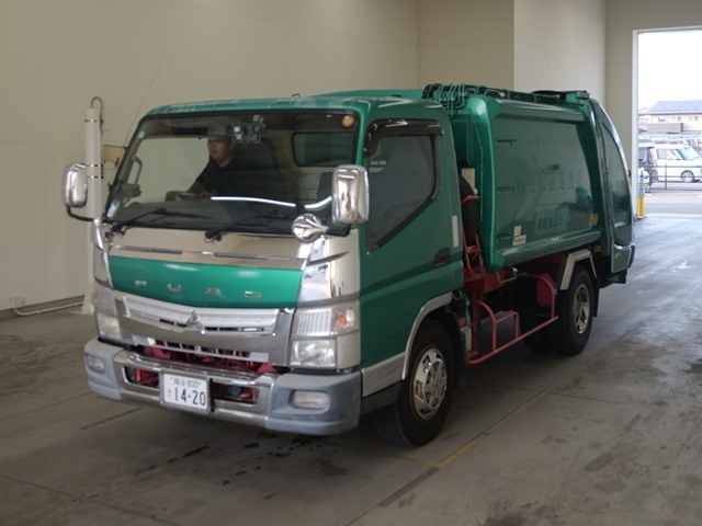 MITSUBISHI CANTER — фото