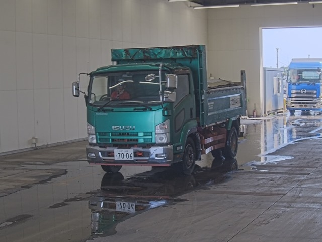 ISUZU FORWARD — фото