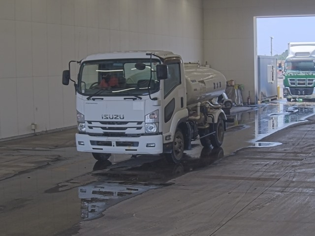 ISUZU FORWARD — фото