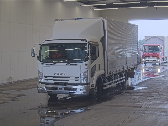 ISUZU FORWARD — фото