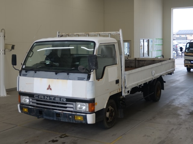 MITSUBISHI CANTER — фото