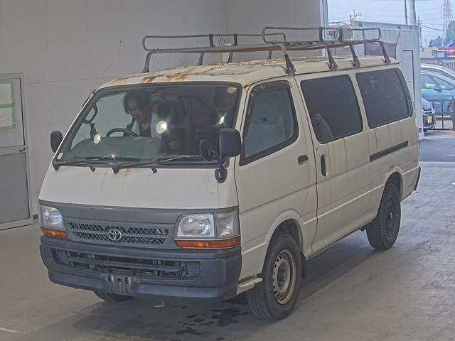 TOYOTA HIACE — фото