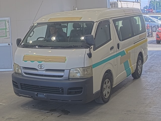 TOYOTA HIACE — фото