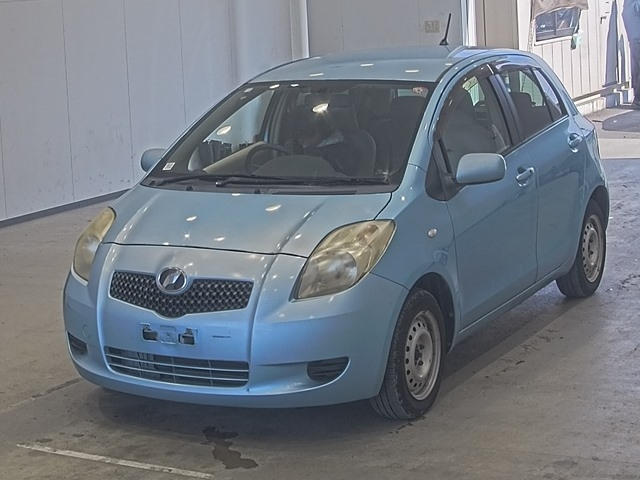 TOYOTA VITZ — фото