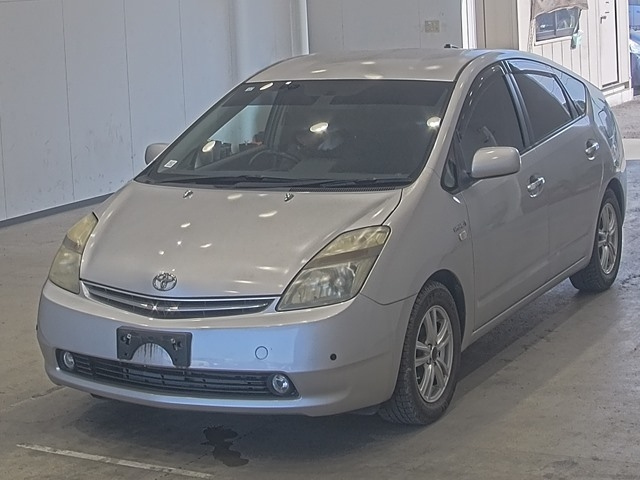 TOYOTA PRIUS — фото