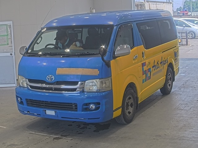 TOYOTA HIACE — фото