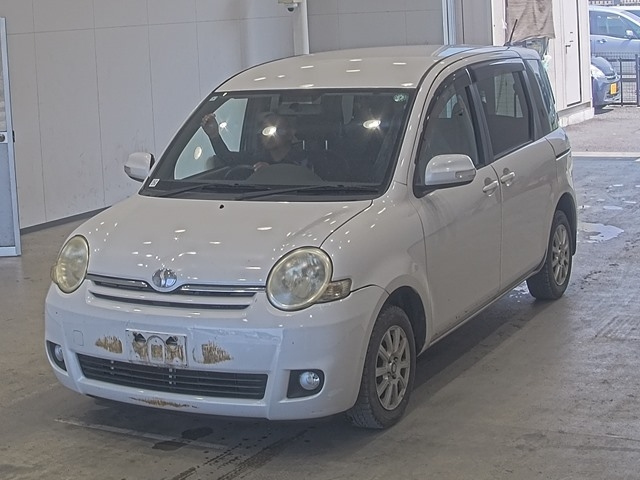 TOYOTA SIENTA — фото