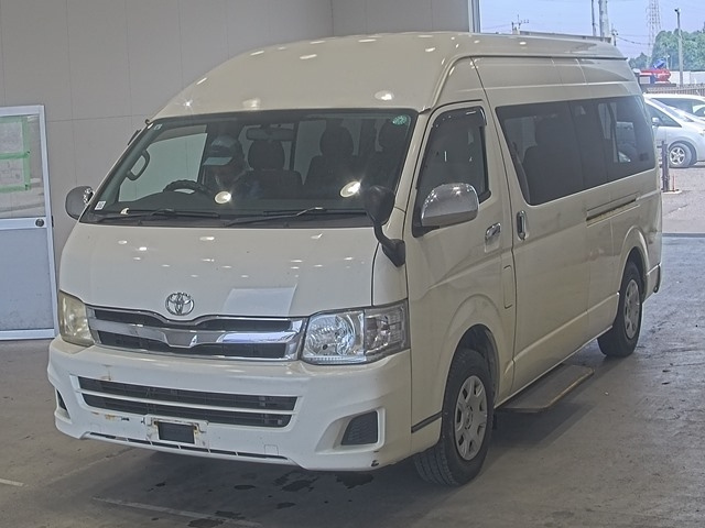 TOYOTA HIACE — фото
