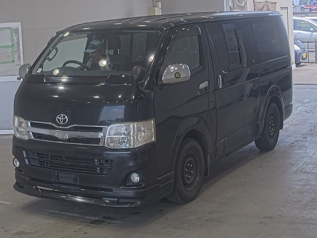 TOYOTA HIACE — фото