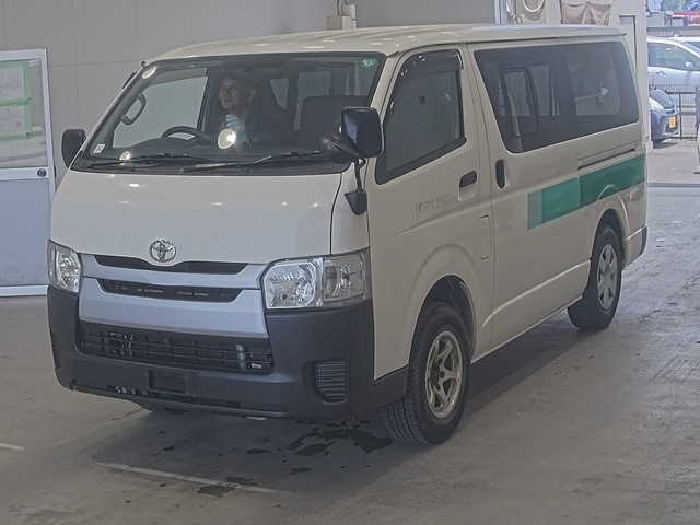 TOYOTA HIACE — фото