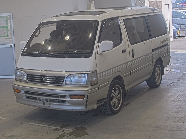 TOYOTA HIACE — фото
