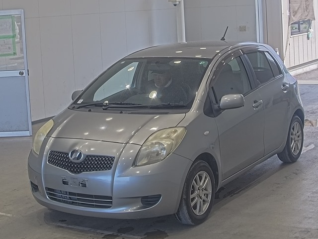 TOYOTA VITZ — фото