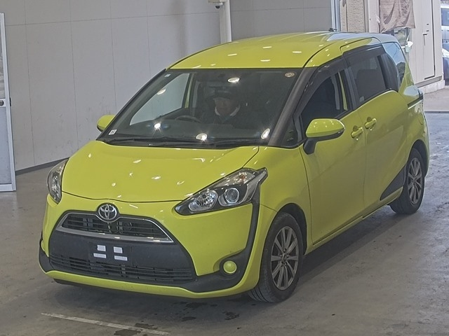 TOYOTA SIENTA — фото