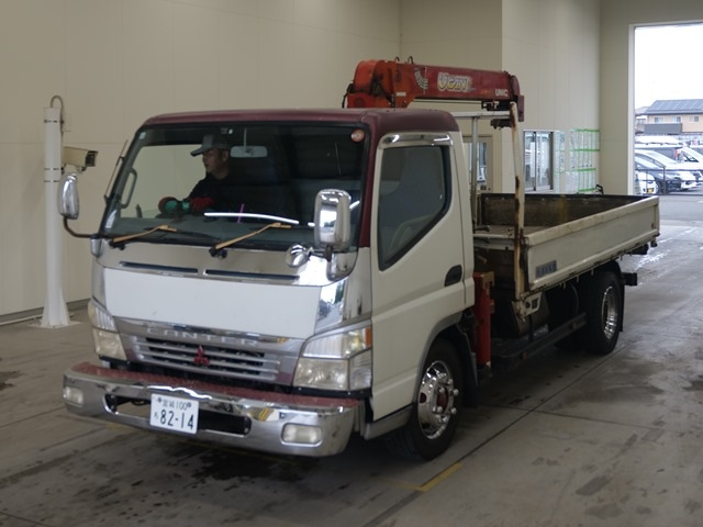 MITSUBISHI CANTER — фото