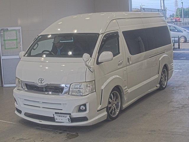 TOYOTA HIACE — фото