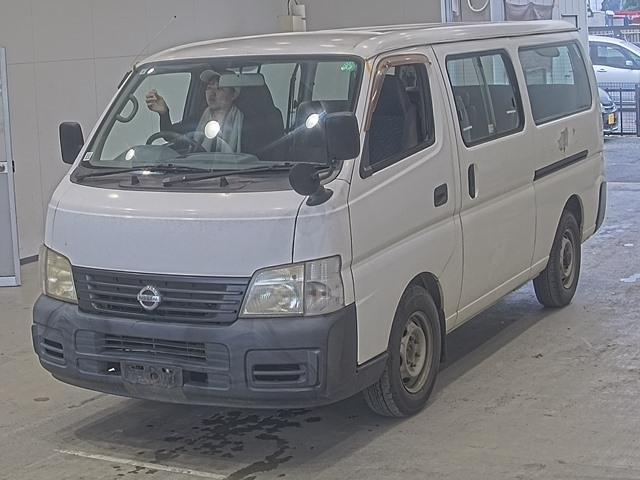 NISSAN CARAVAN — фото