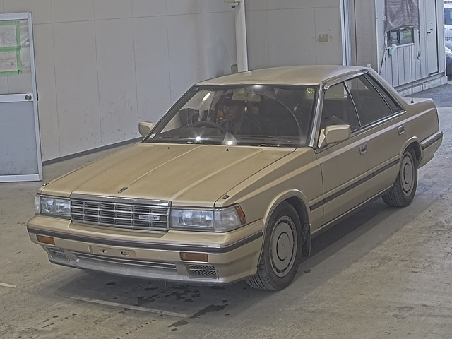 NISSAN LAUREL — фото