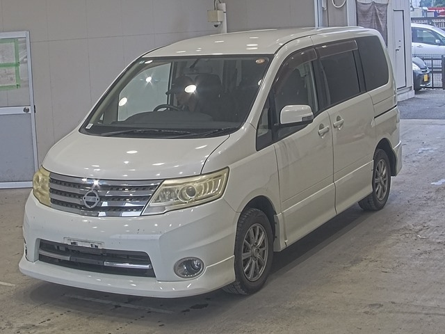 NISSAN SERENA — фото