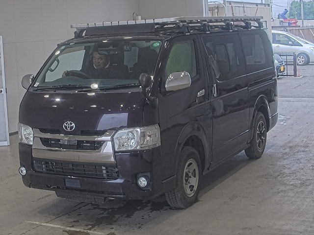TOYOTA HIACE — фото