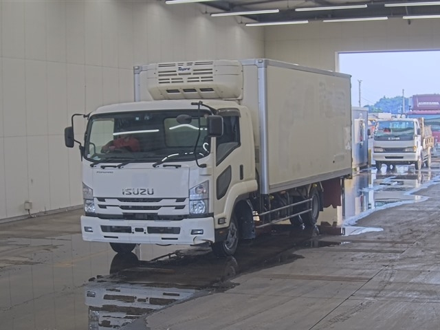 ISUZU FORWARD — фото