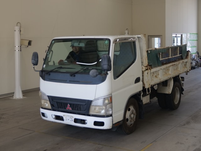 MITSUBISHI CANTER — фото