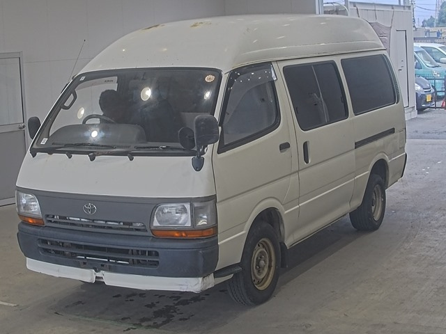 TOYOTA HIACE — фото