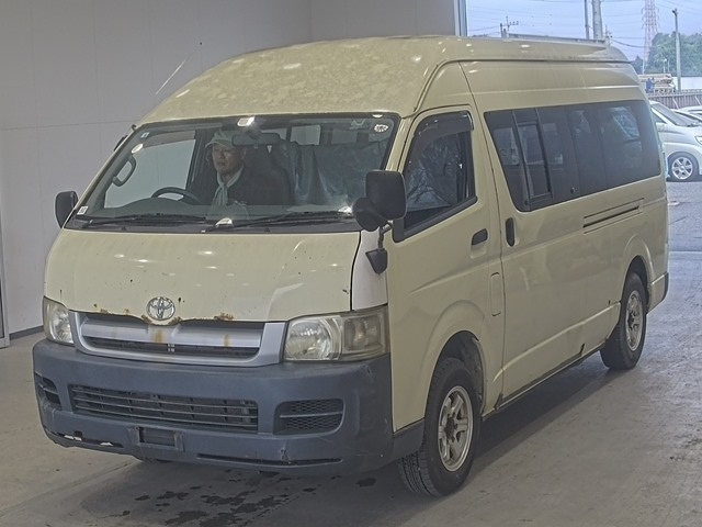 TOYOTA HIACE — фото