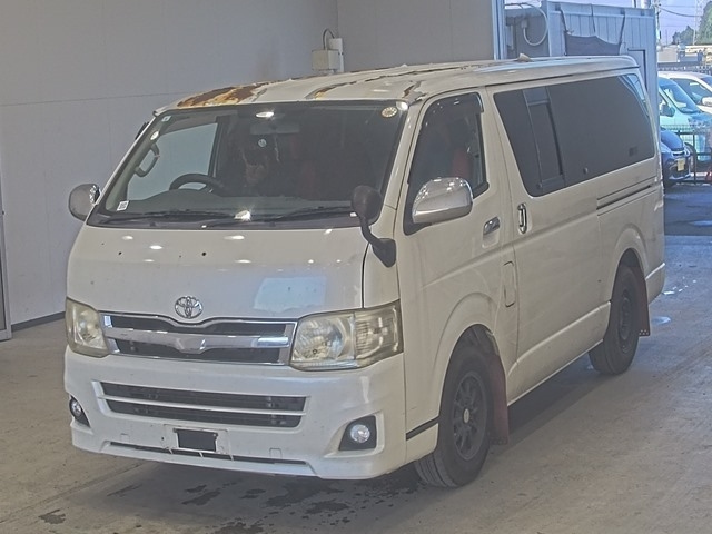 TOYOTA HIACE — фото