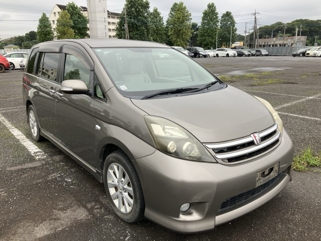 TOYOTA ISIS — фото