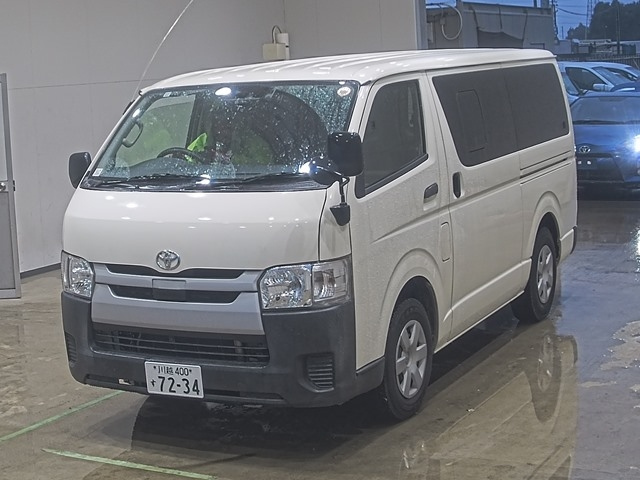 TOYOTA HIACE — фото