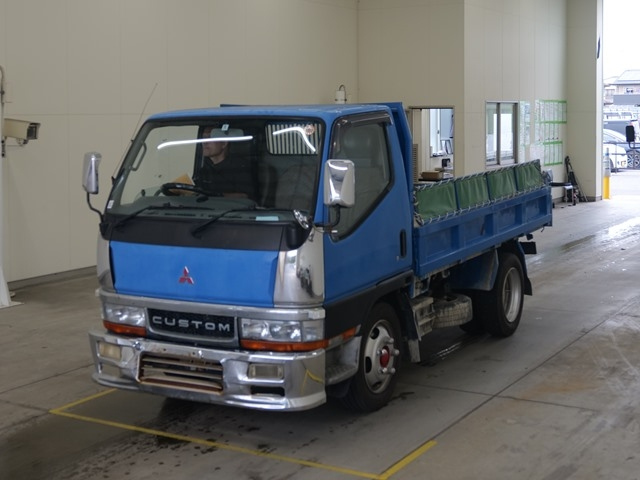 MITSUBISHI CANTER — фото