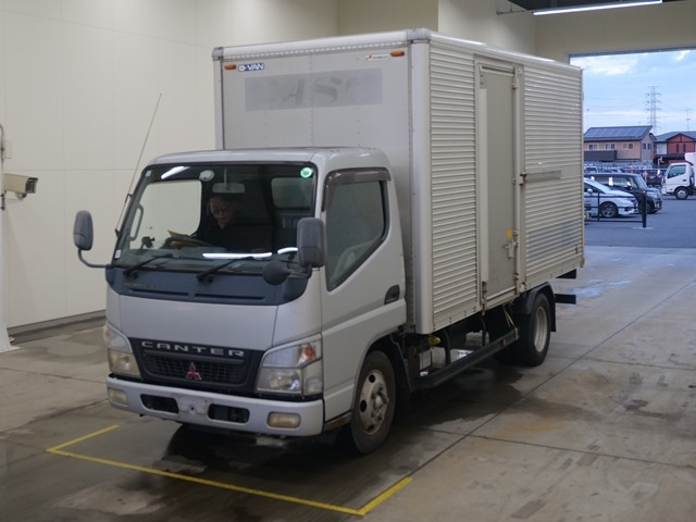 MITSUBISHI CANTER — фото