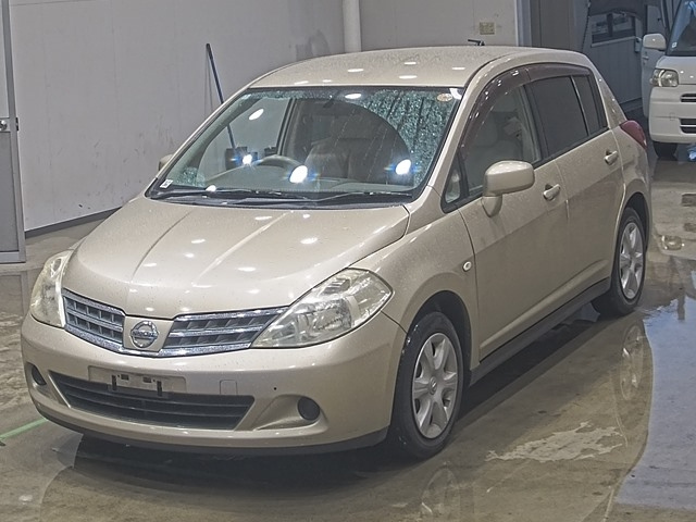 NISSAN TIIDA — фото