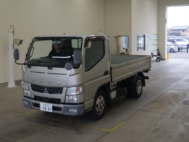 MITSUBISHI CANTER — фото