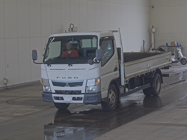 MITSUBISHI CANTER — фото