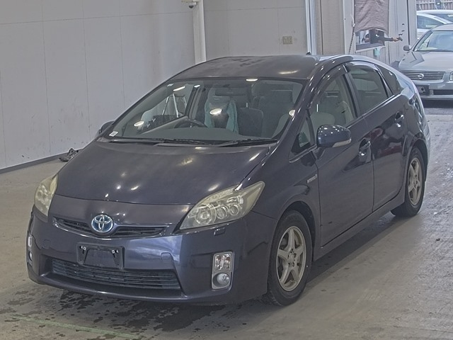 TOYOTA PRIUS — фото