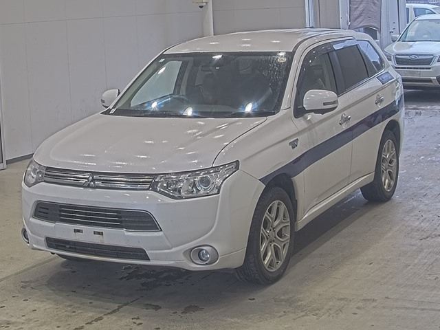MITSUBISHI OUTLANDER — фото