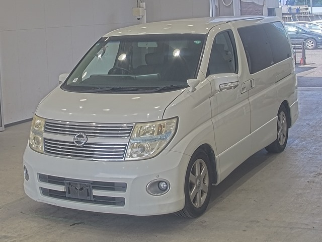 NISSAN ELGRAND — фото