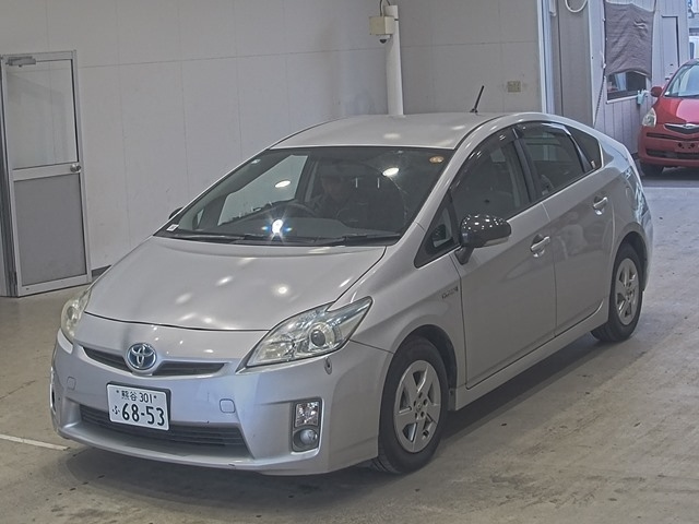 TOYOTA PRIUS — фото