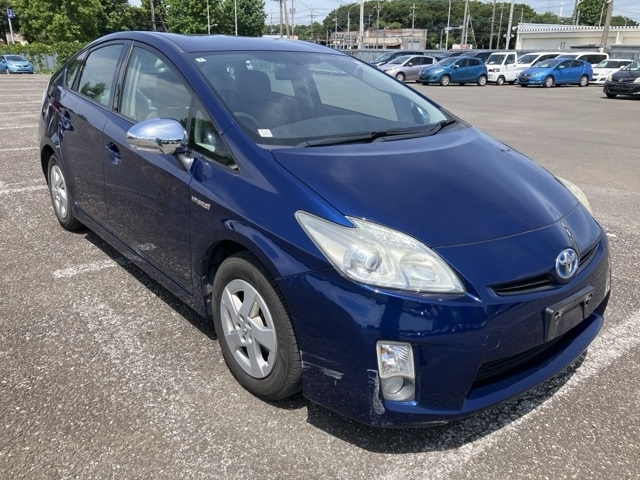 TOYOTA PRIUS — фото