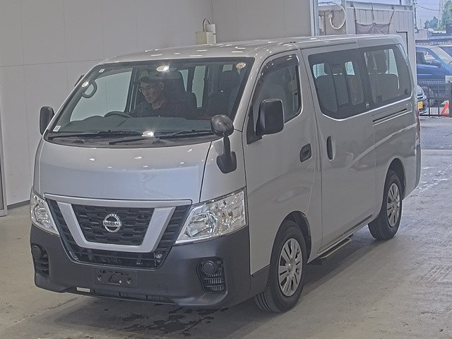 NISSAN CARAVAN — фото