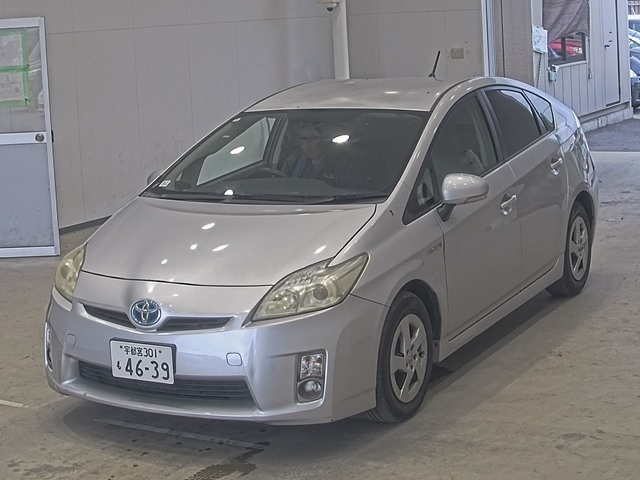 TOYOTA PRIUS — фото