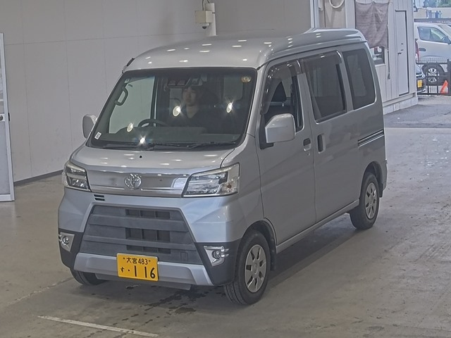 TOYOTA PIXIS — фото