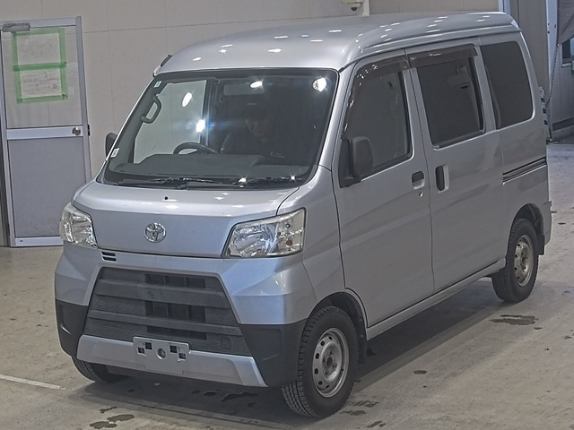TOYOTA PIXIS — фото