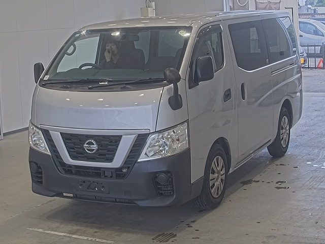 NISSAN CARAVAN — фото