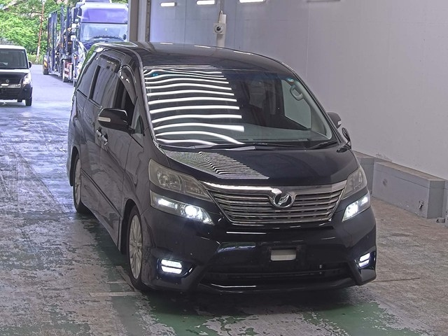 TOYOTA VELLFIRE — фото