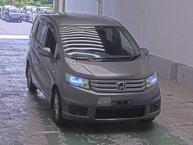 HONDA FREED — фото