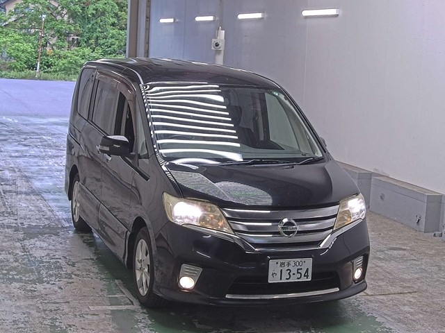 NISSAN SERENA — фото